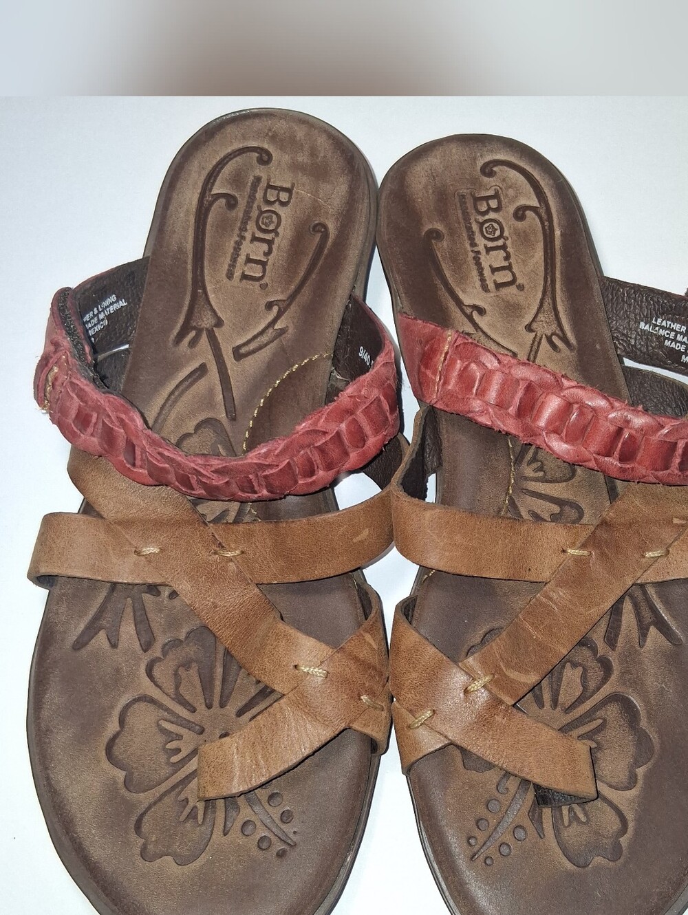 Born Handcrafted FootWear Womens Brown Leather Sandals w/Red Accent Strap Size 9